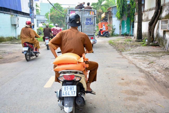 Continuing to support people in need in the Covid-19 pandemic of Hoang Phap Pagoda (series 4)